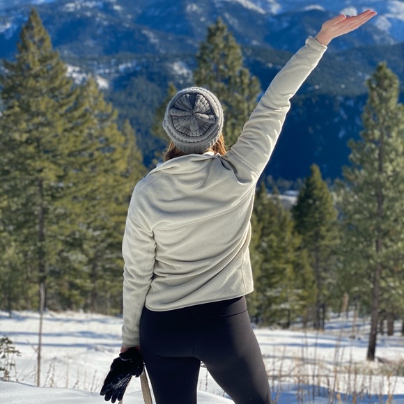 🌻Meet your posher🌻 - Picture 2 of 4